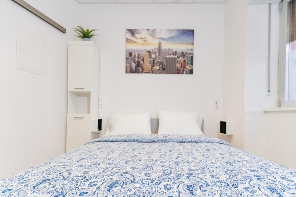 Bed, Photo of the whole room