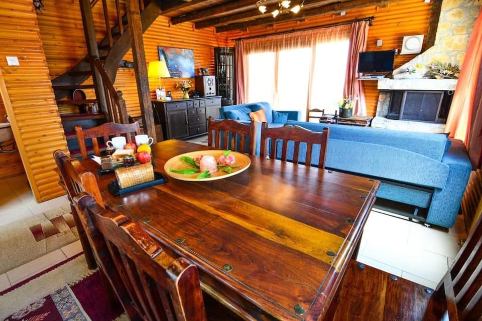 Katoikies Aiolos Chalet in Peloponnese Region