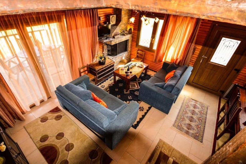 Katoikies Aiolos Chalet in Peloponnese Region