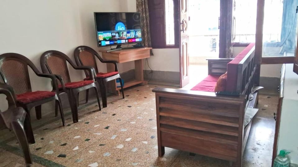 Communal lounge/ TV room, Communal lounge/ TV room, TV and multimedia, Living room, Seating area, Evening entertainment