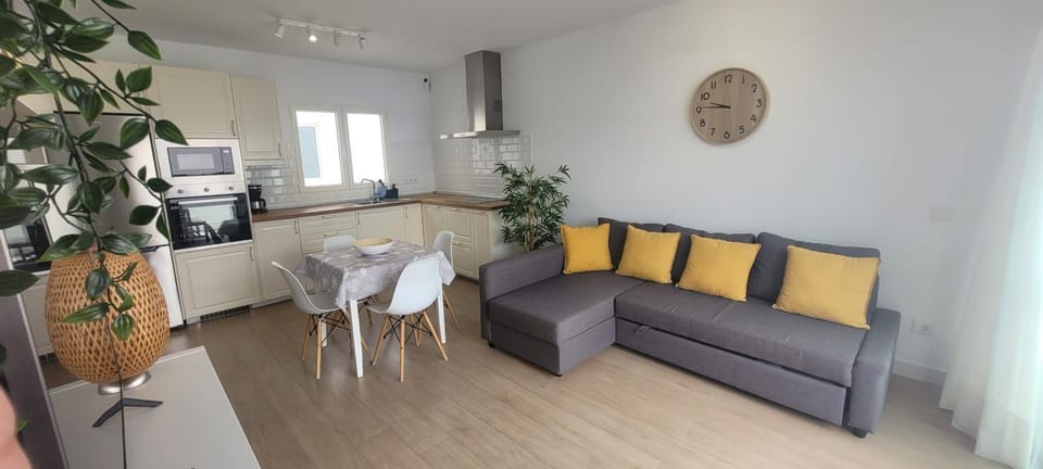 Kitchen or kitchenette, Living room, Dining area