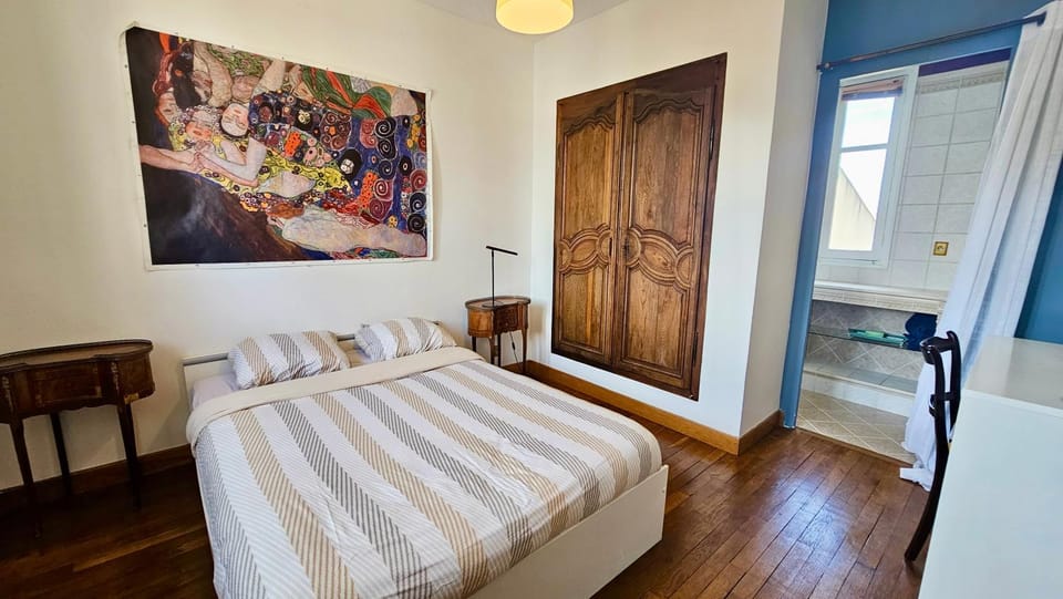 Bed, Photo of the whole room, Bedroom, wardrobe