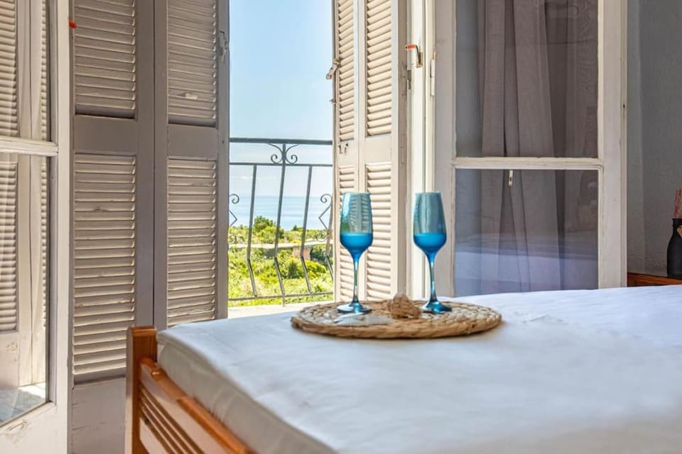 Blue Maraçi 1 Beach Access nd Parking Apartment in Vlorë County, Albania