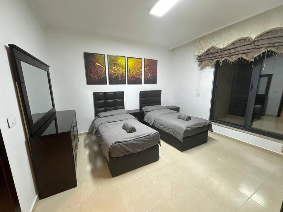 2 En-suite Rooms, Central & Spacious Apartment in Africa