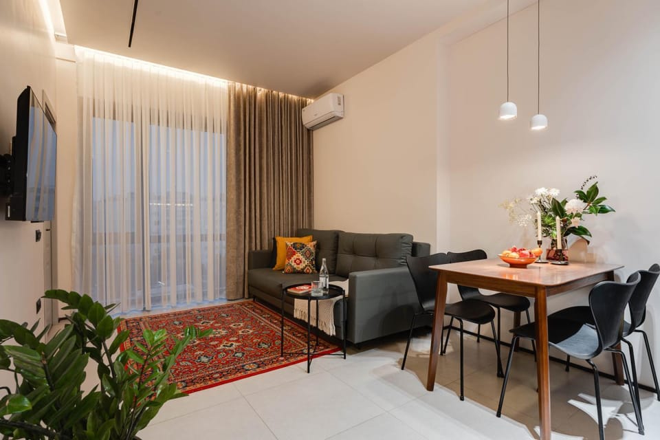 Communal lounge/ TV room, TV and multimedia, Living room, Photo of the whole room, Seating area, Evening entertainment, City view, air conditioner