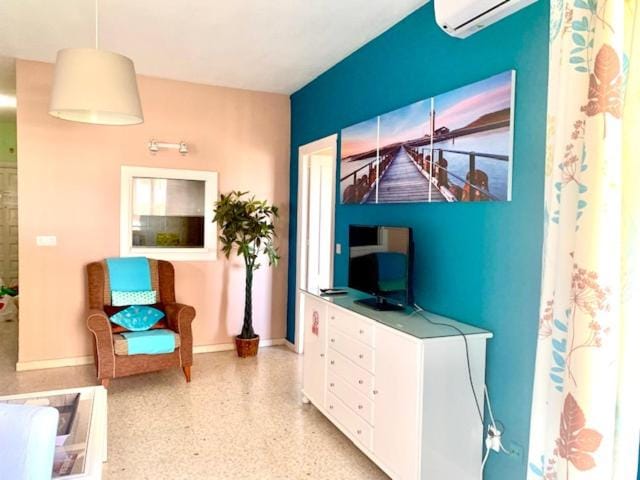 Communal lounge/ TV room, Living room, hair dresser, air conditioner