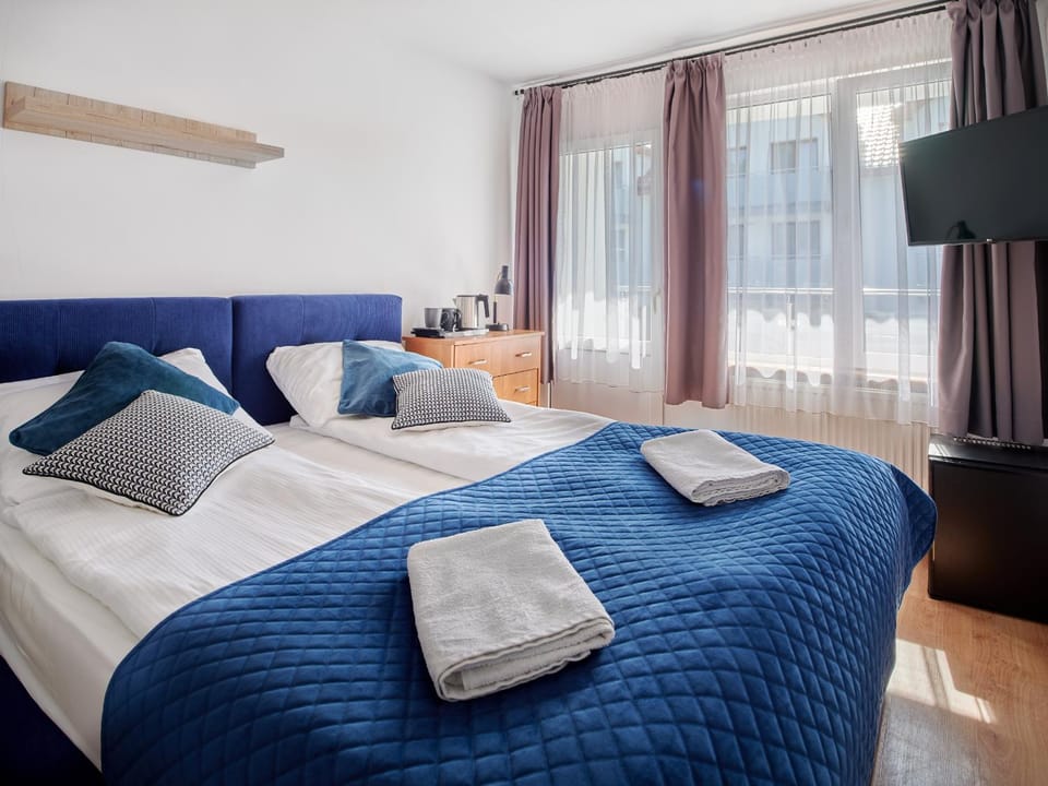 Bed, TV and multimedia, Bedroom, Text overlay, towels