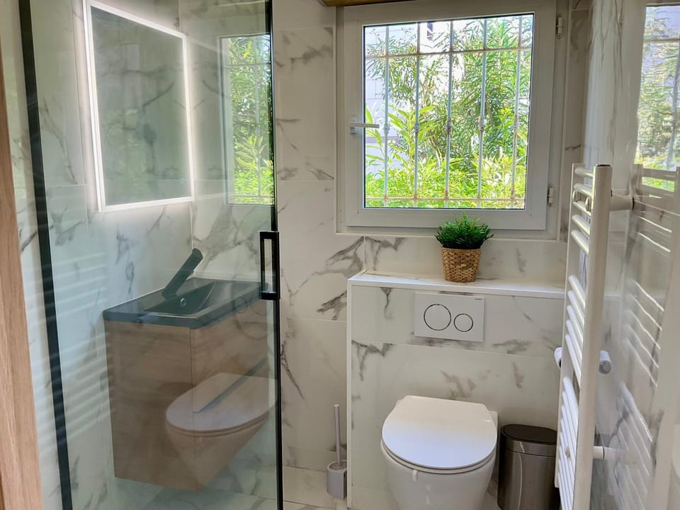 Shower, Toilet, Bathroom