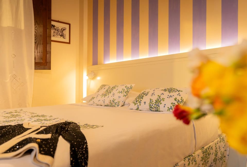 Decorative detail, Bedroom, pet friendly, air conditioner