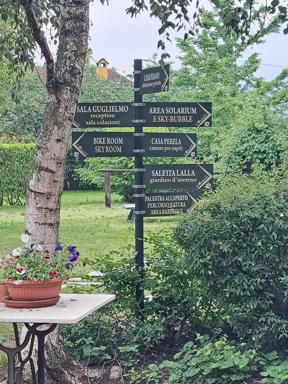 Day, Garden, Logo/Certificate/Sign, Text overlay, Garden view