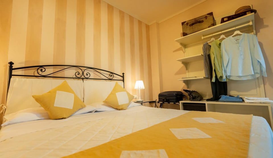 Decorative detail, Bedroom, Buffet breakfast, air conditioner