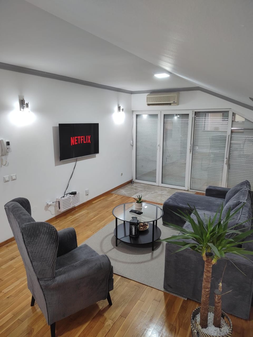 TV and multimedia, Seating area