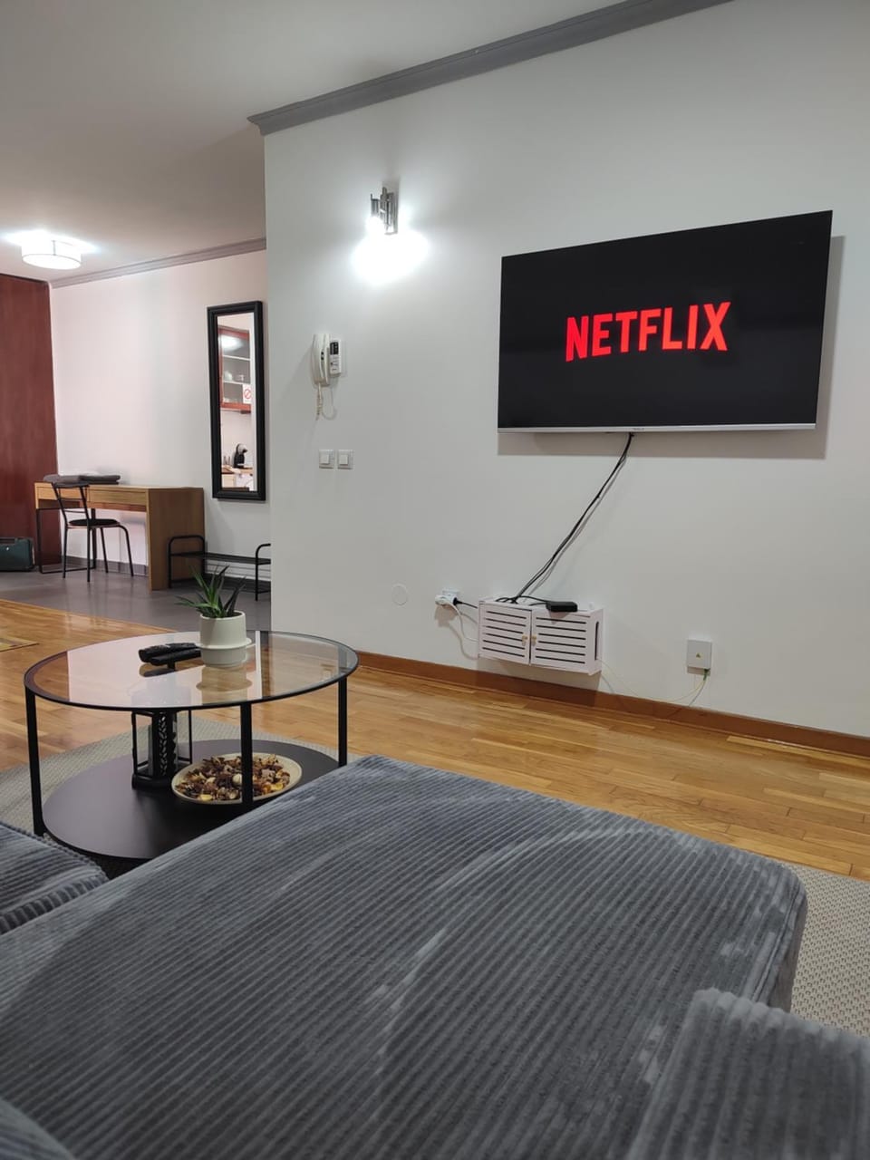 TV and multimedia, Living room, Seating area, Evening entertainment