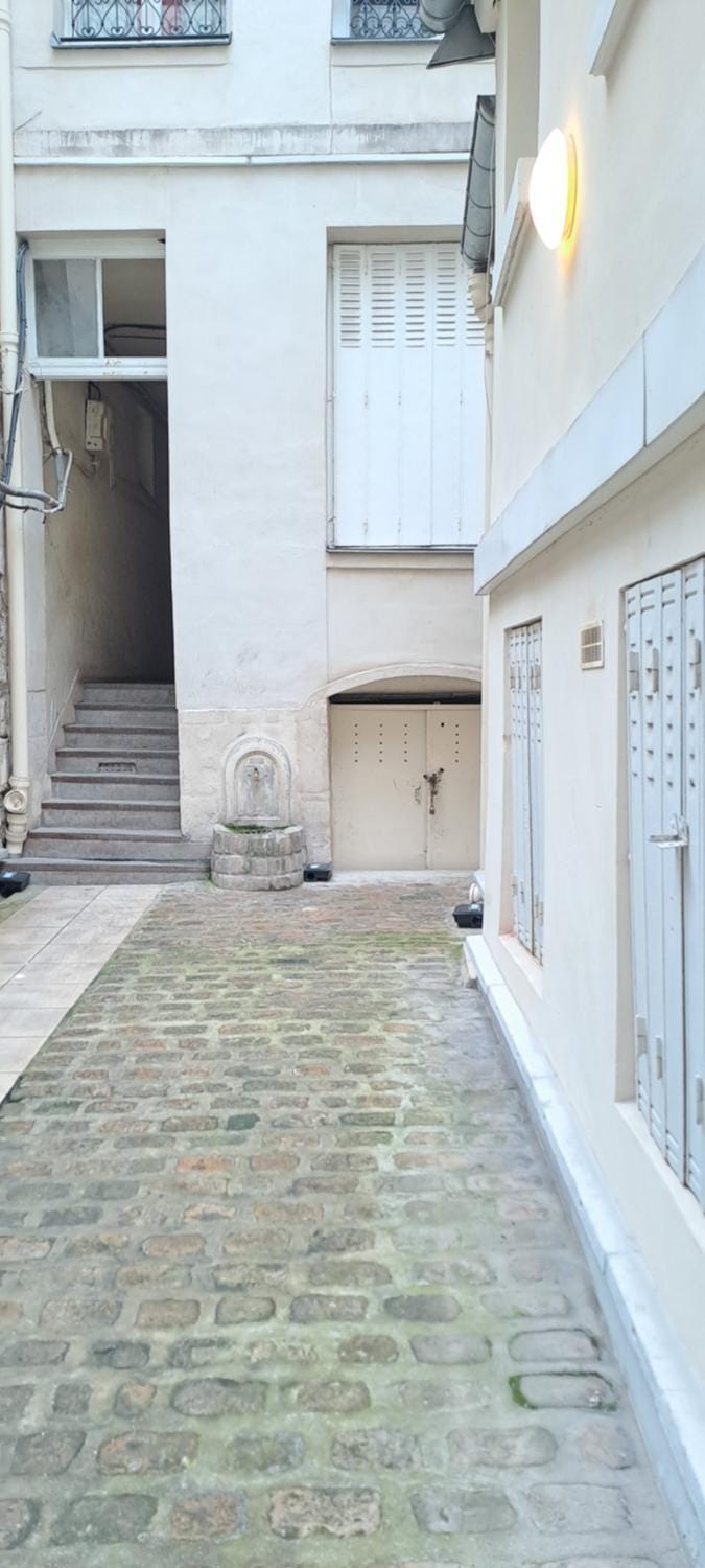 ÉCHAPPÉE Parisienne Apartment in Paris
