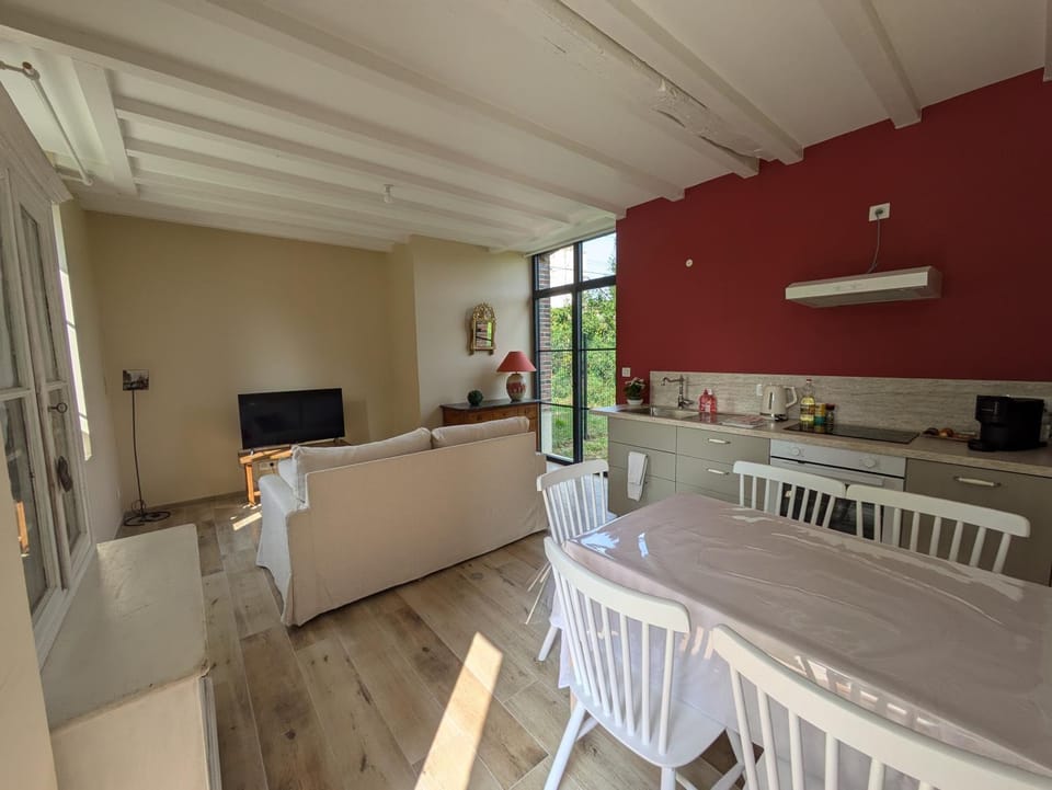 TV and multimedia, Living room, Dining area