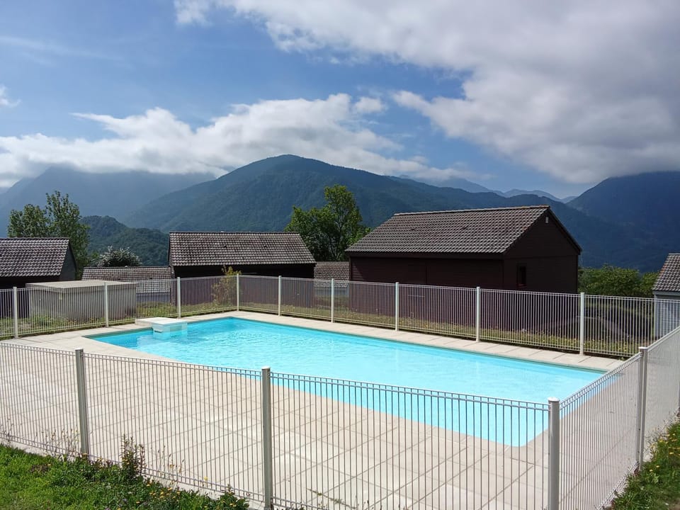 Swimming pool, Swimming pool