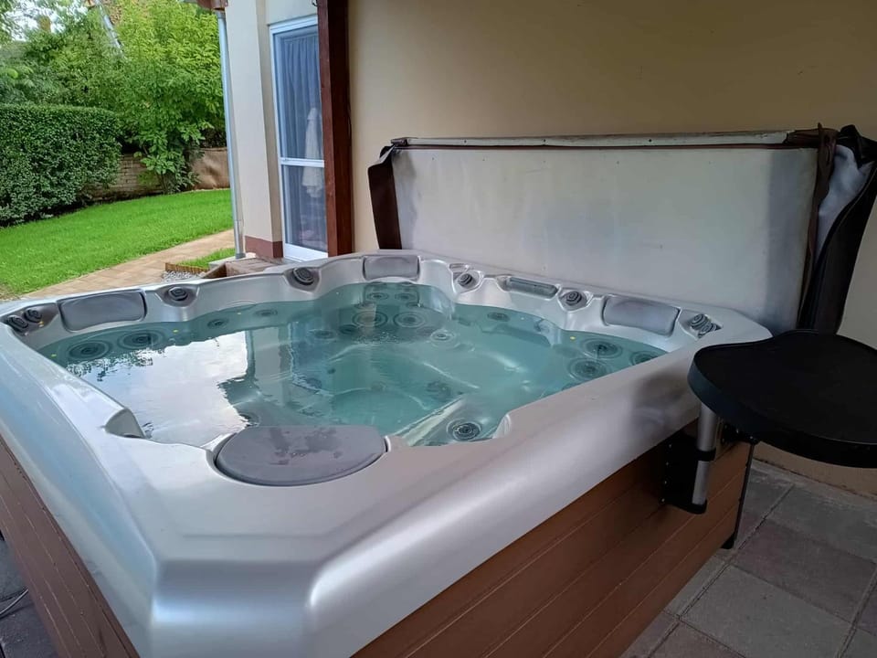 Hot Tub, Spa and wellness centre/facilities