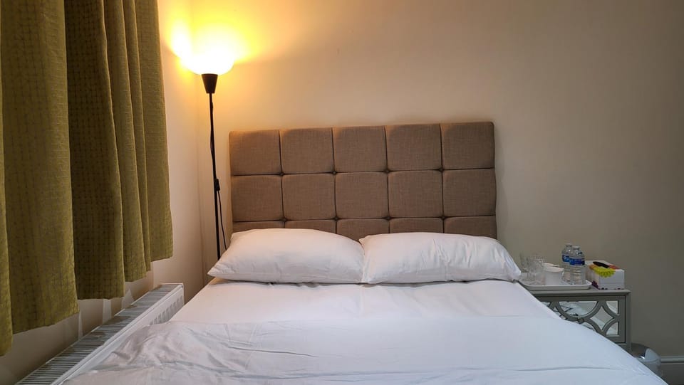 Modern En-Suite Garden View Room Vacation rental in Staines-upon-Thames