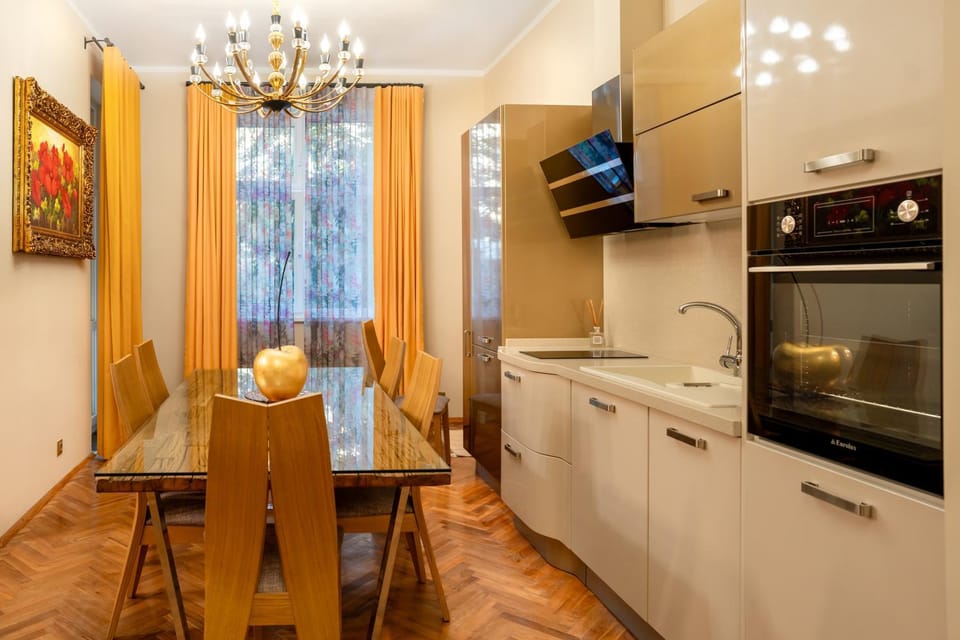 Kitchen or kitchenette, Dining area, dishwasher, microwave, oven, stove, toaster