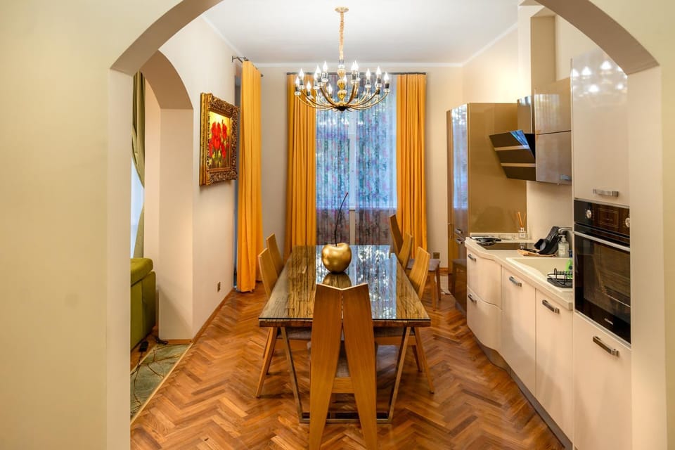 Kitchen or kitchenette, Dining area, dishwasher, microwave, stove