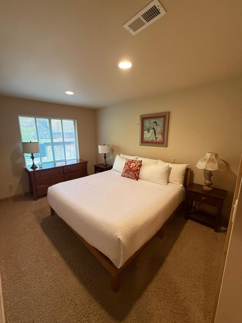 Bed, Photo of the whole room, Bedroom