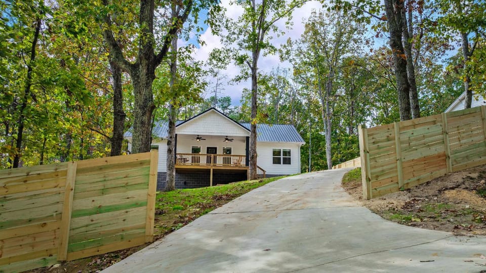 Property building, Neighbourhood, Natural landscape, Street view
