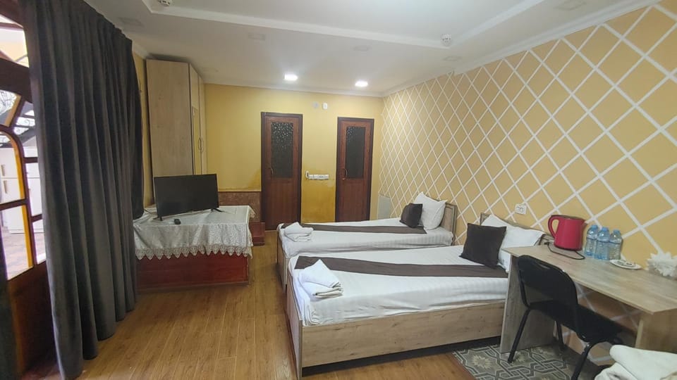 Bed, TV and multimedia, Photo of the whole room