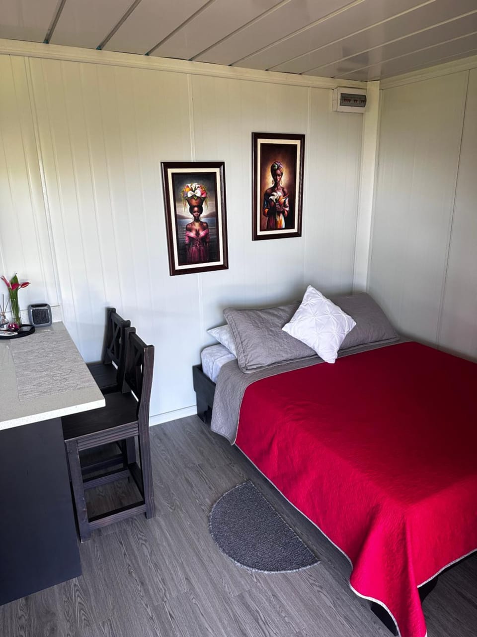 Bed, Living room, Seating area