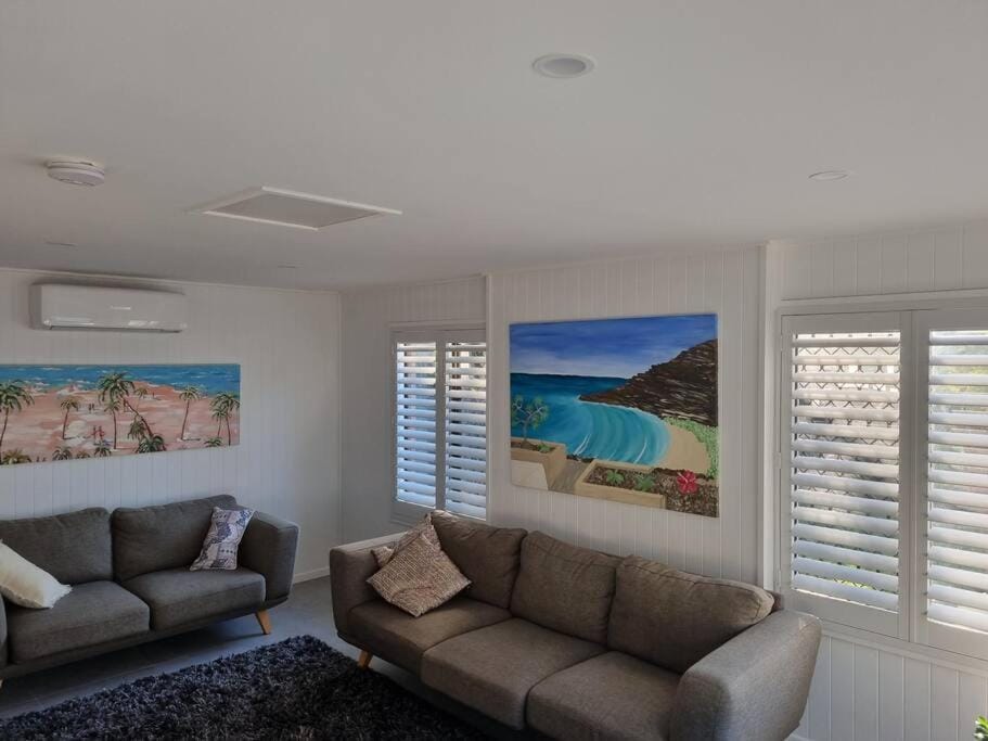 Communal lounge/ TV room