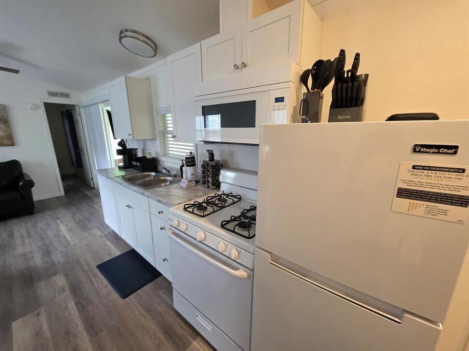 Pigeon Forge 2BR Cottage w King & Queen Beds Nature lodge in Pigeon Forge