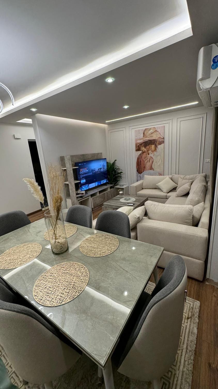 Communal lounge/ TV room, TV and multimedia, Living room, Seating area, Dining area, Evening entertainment