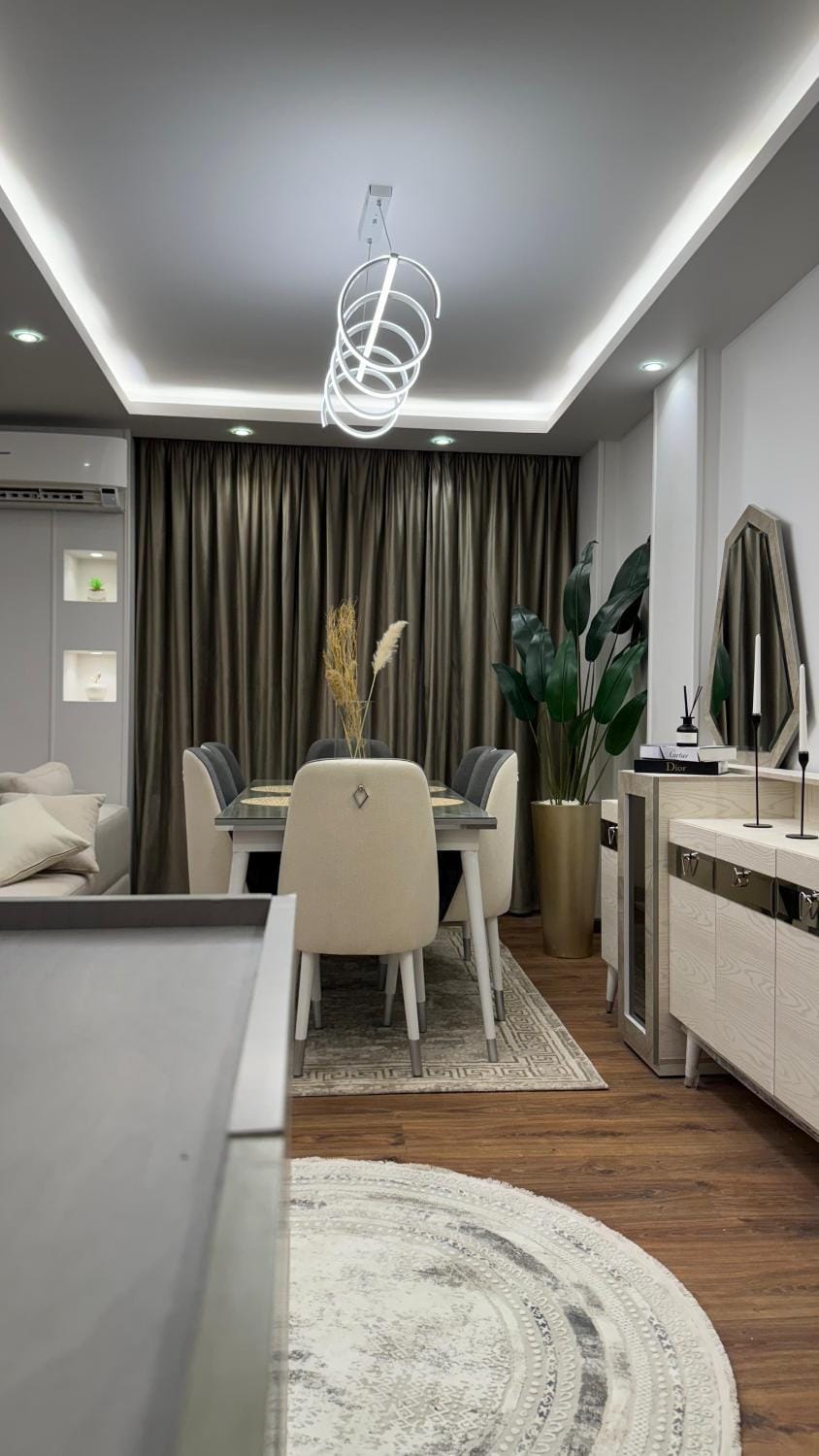 Dining area, Food