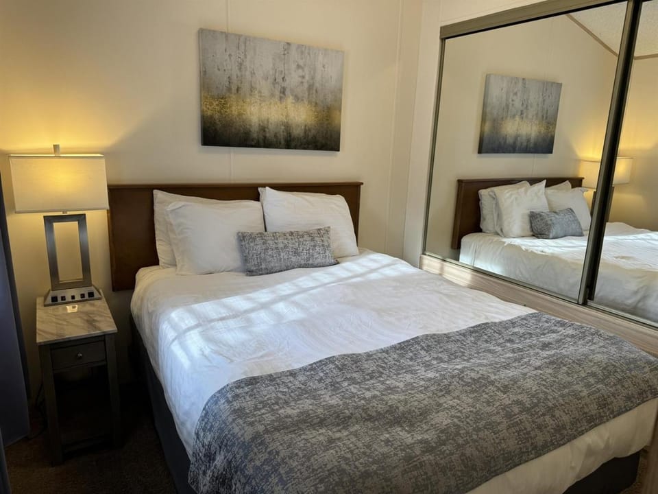Your Perfect 2BR Mountain Escape Chalet in Pigeon Forge
