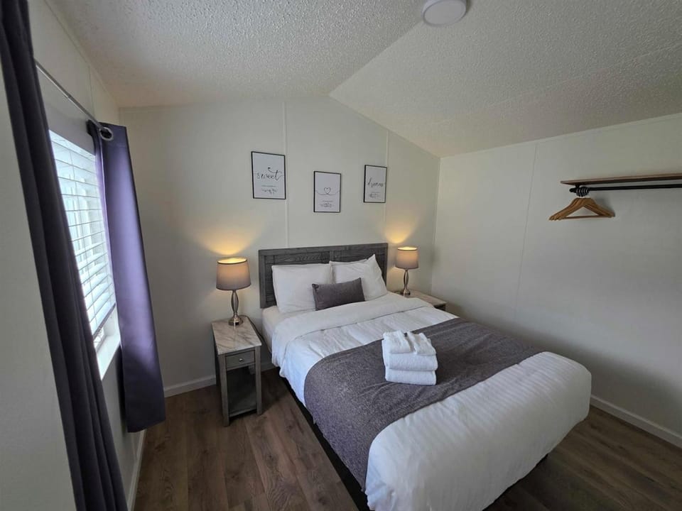 Peaceful 2BR Mountain Retreat in Pigeon Forge Nature lodge in Pigeon Forge