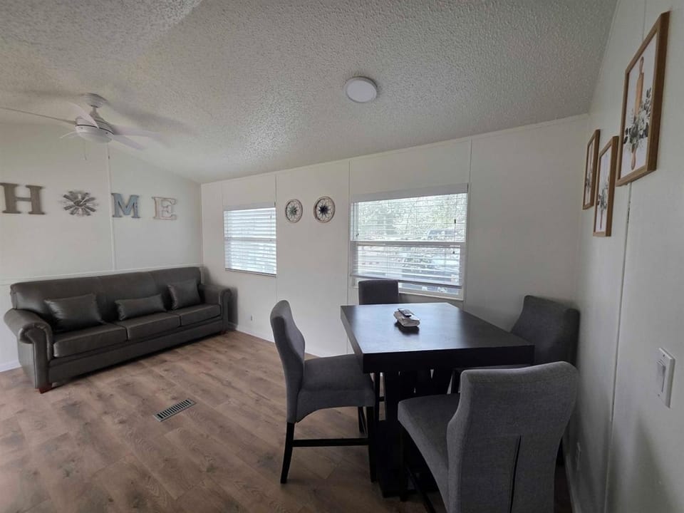 Peaceful 2BR Mountain Retreat in Pigeon Forge Nature lodge in Pigeon Forge