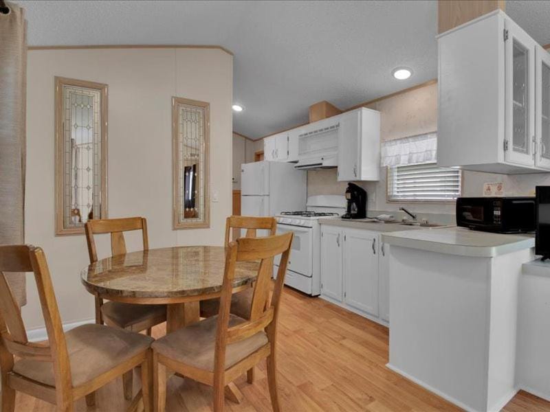 2BR Oasis Near Smoky Mountain Chalet in Pigeon Forge