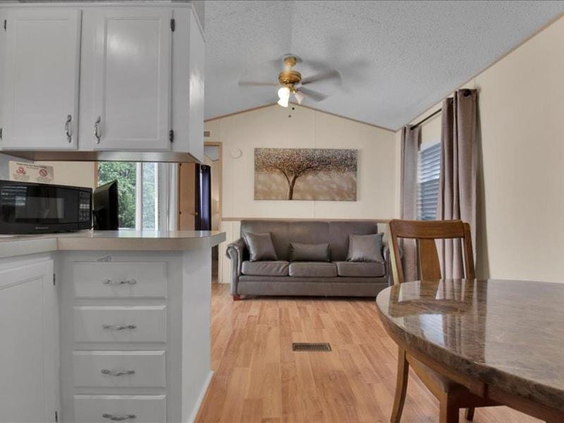 2BR Oasis Near Smoky Mountain Chalet in Pigeon Forge