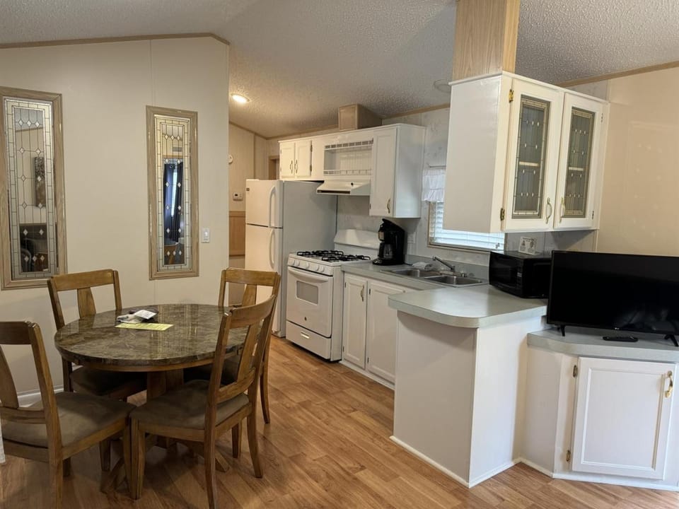2BR Retreat with Mountain Views Chalet in Pigeon Forge