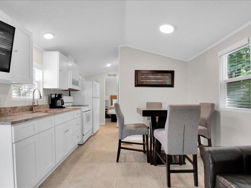 Lovely 2BR Model Home in the Smokies Chalet in Pigeon Forge