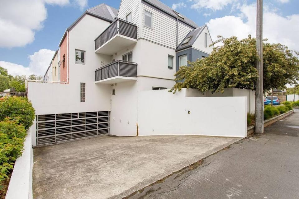 Property building, Street view