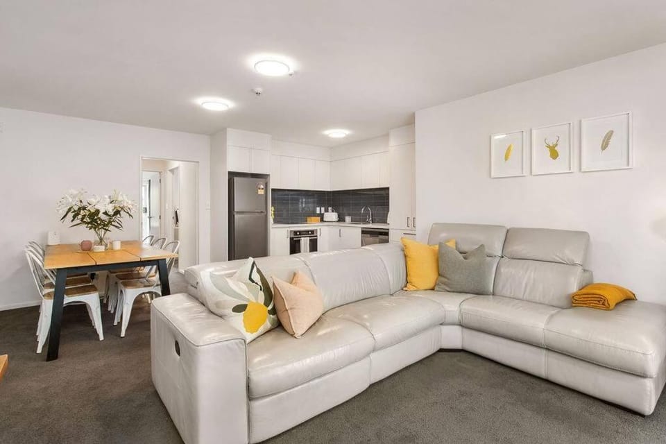 Warm and inviting - Free carpark Apartment in Christchurch