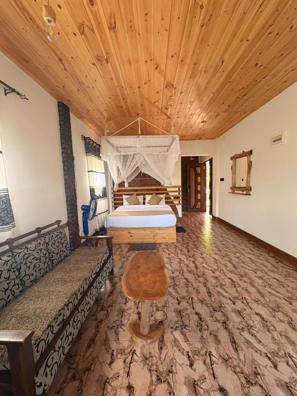 Bed, Seating area, Bedroom