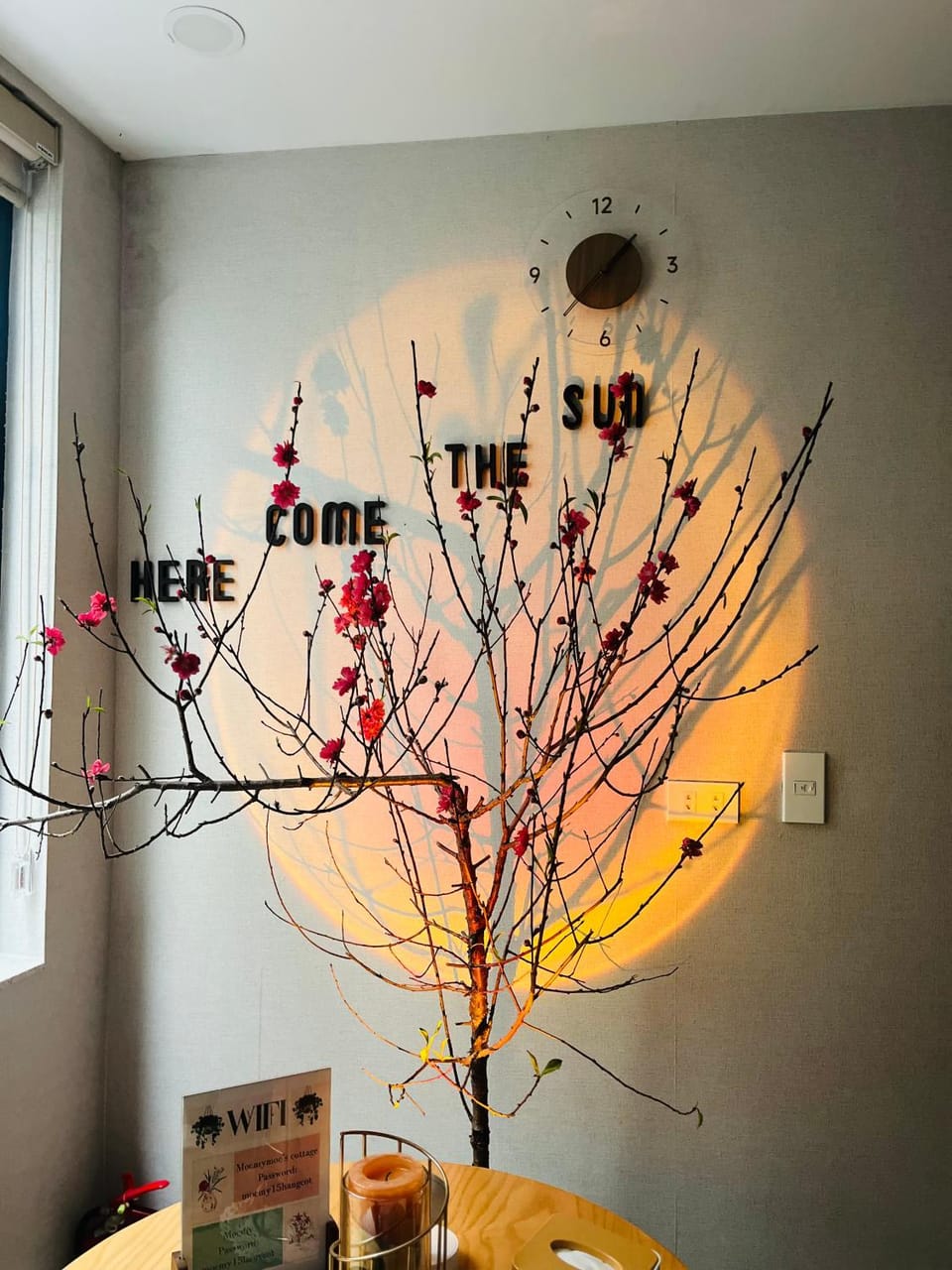 Decorative detail, Text overlay