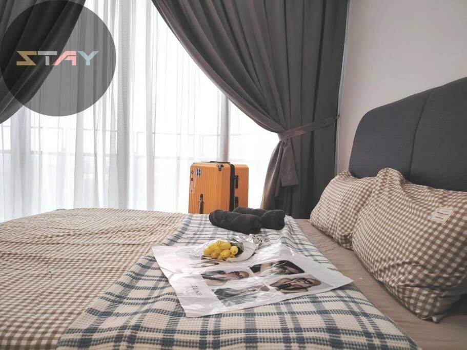 Almas Suites Couple Escape Netflix 100mbps BySTAY Apartment in Johor