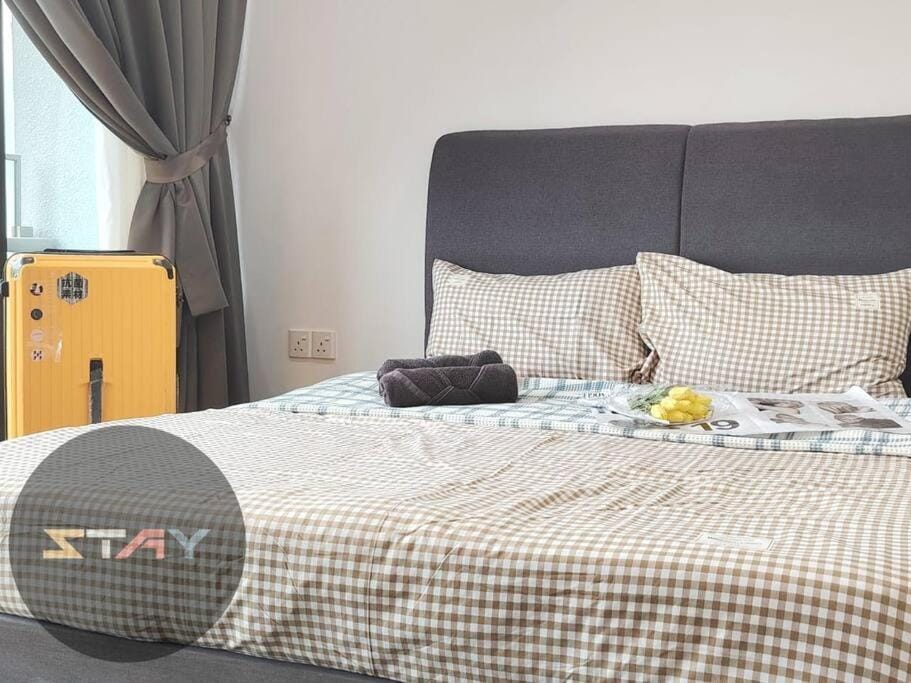 Almas Suites Couple Escape Netflix 100mbps BySTAY Apartment in Johor