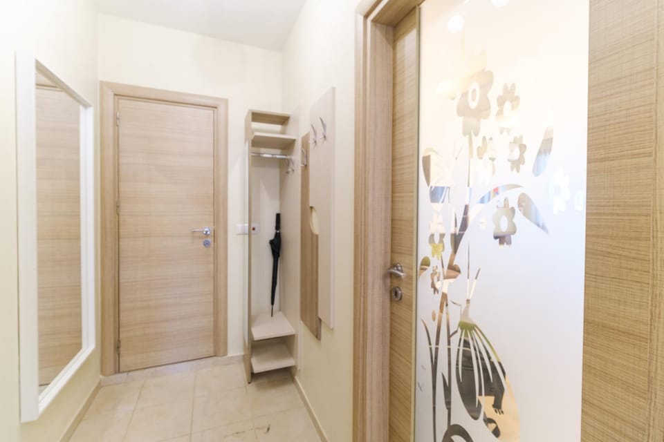 wardrobe, air conditioner