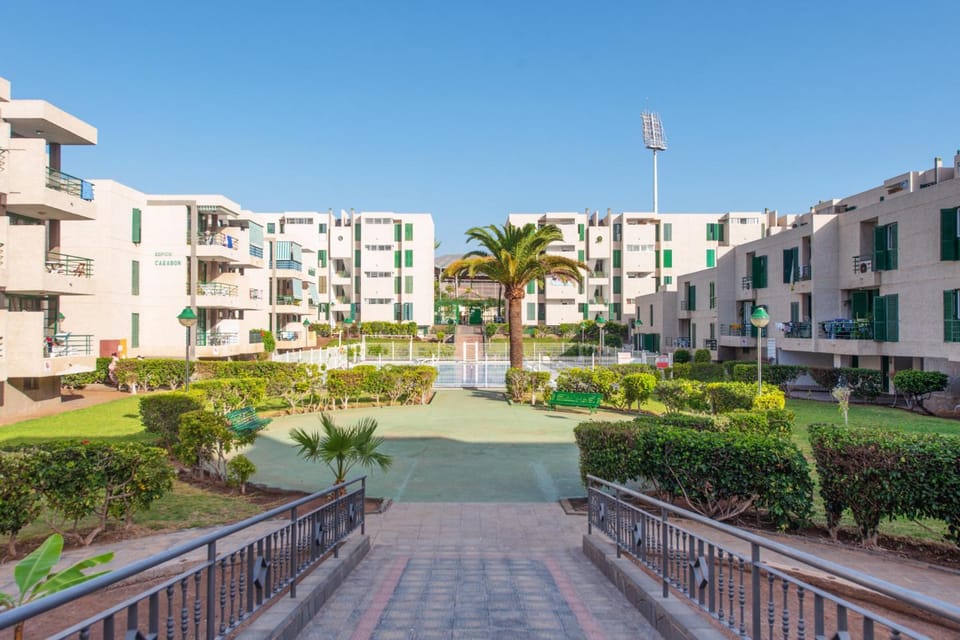 Property building, Garden, Garden view, Location