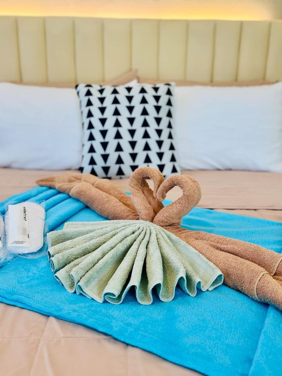 Budget Friendly Staycation walking distance to Venice Mall with Netflix and Wifi Apartment in Makati