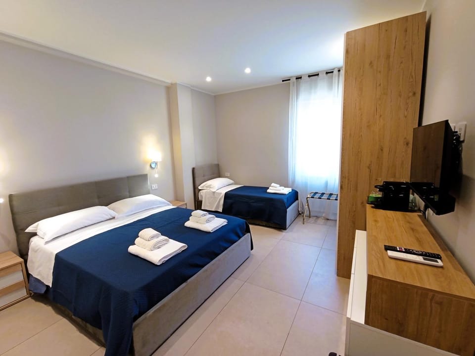 Bed, TV and multimedia, Bedroom, wardrobe