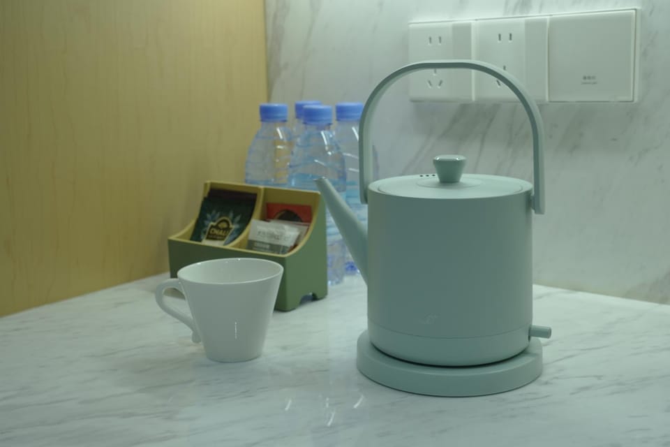 Coffee/tea facilities, kitchen